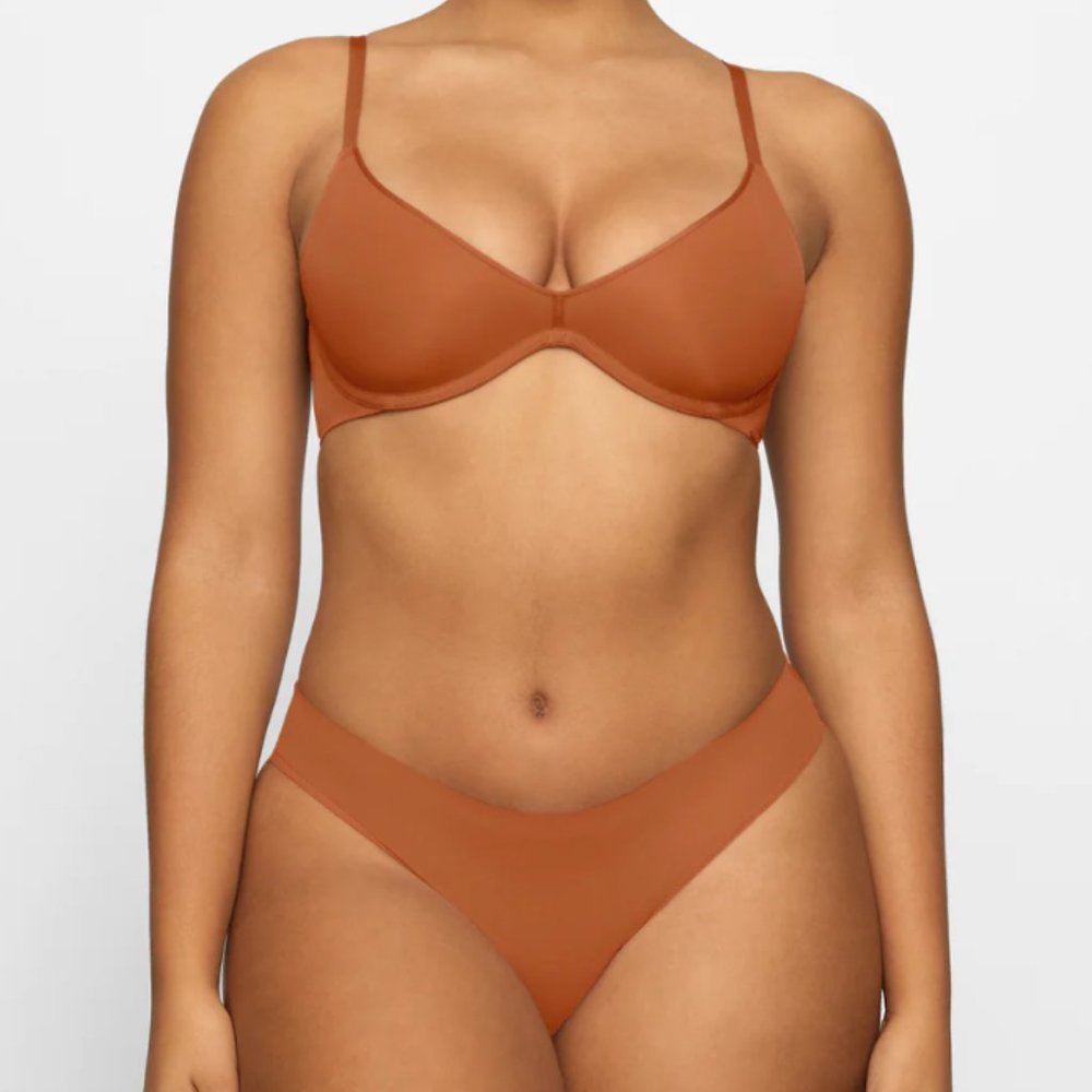 SKIMS Weightless Scoop Bra in Bronze 32A